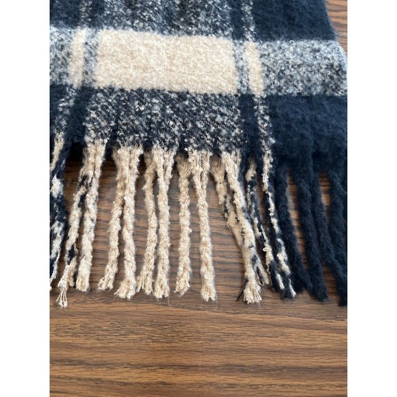 Tan black plaid scarf with fringe - Picture 2 of 4